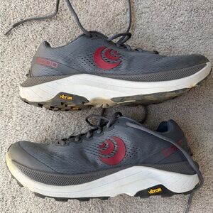 Topo Men’s Ultraventure 3 Gray Running Shoes size 10